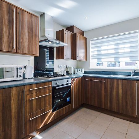 Modern Semi Detached In A Quiet Location, Driveway Parking Villa Ewloe Eksteriør billede