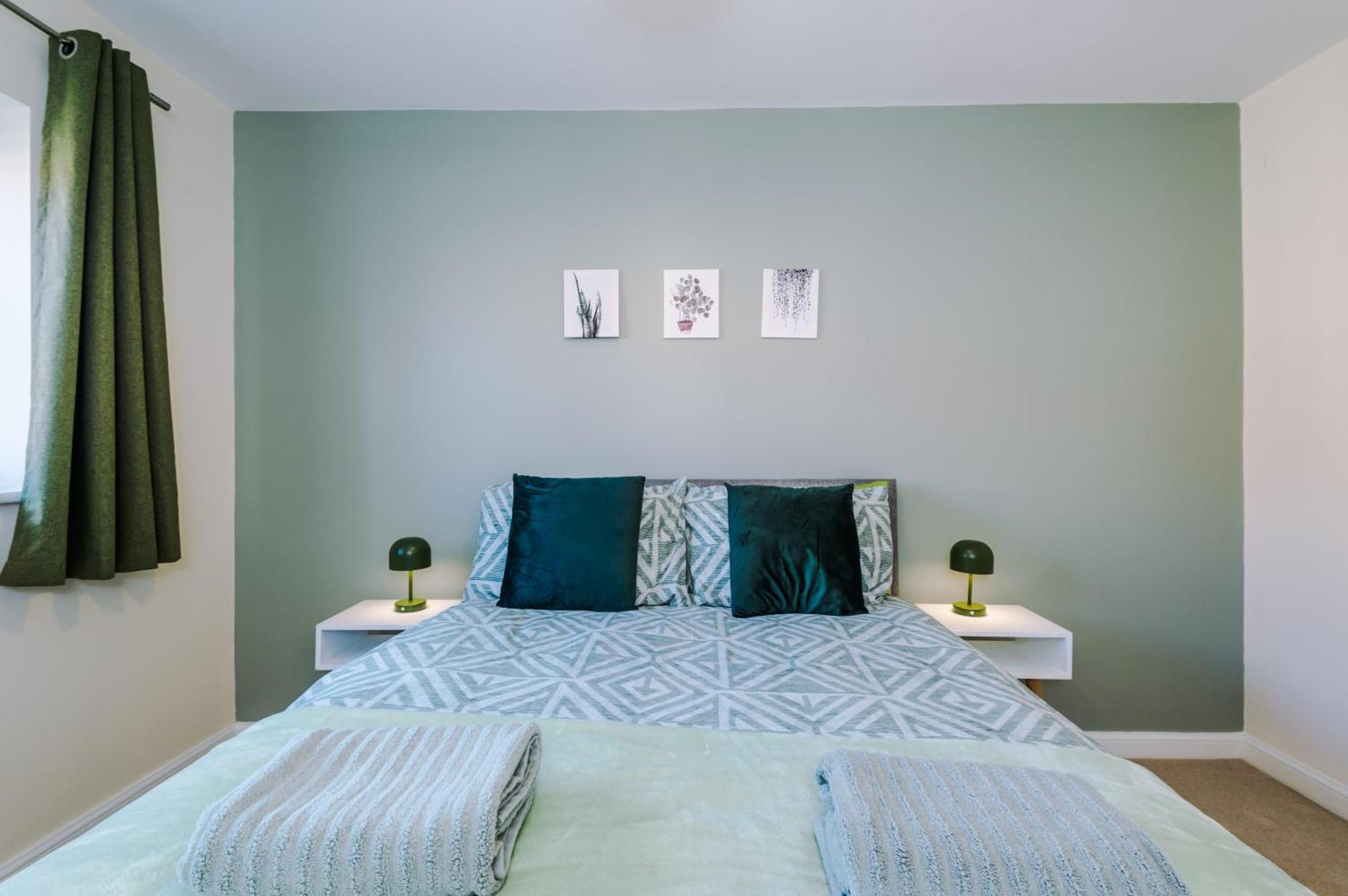 Modern Semi Detached In A Quiet Location, Driveway Parking Villa Ewloe Eksteriør billede