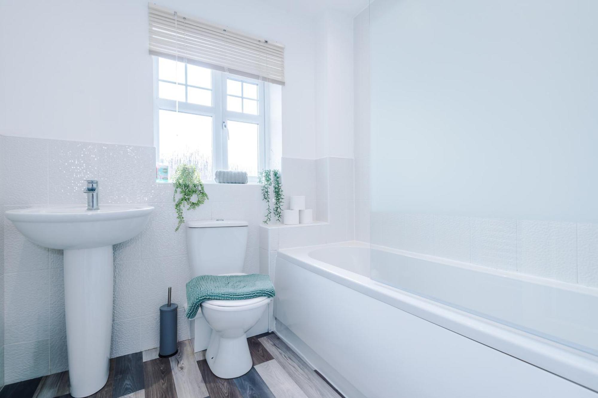 Modern Semi Detached In A Quiet Location, Driveway Parking Villa Ewloe Eksteriør billede