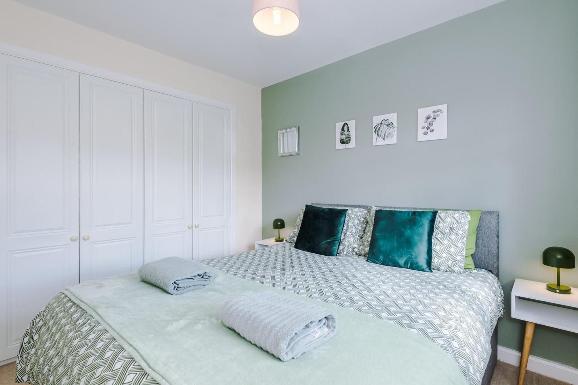 Modern Semi Detached In A Quiet Location, Driveway Parking Villa Ewloe Eksteriør billede
